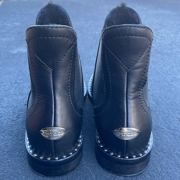 Classic Chelsea Round Toe Leather Ankle Boots Black Chelsea Boots with Elastic Panels and Rounded Toe